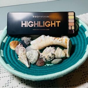 Profusion Cosmetics Glow & Highlight Palette